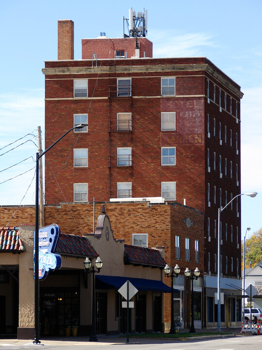 Gold Key Apartments in Salina, KS - Foto de edificio