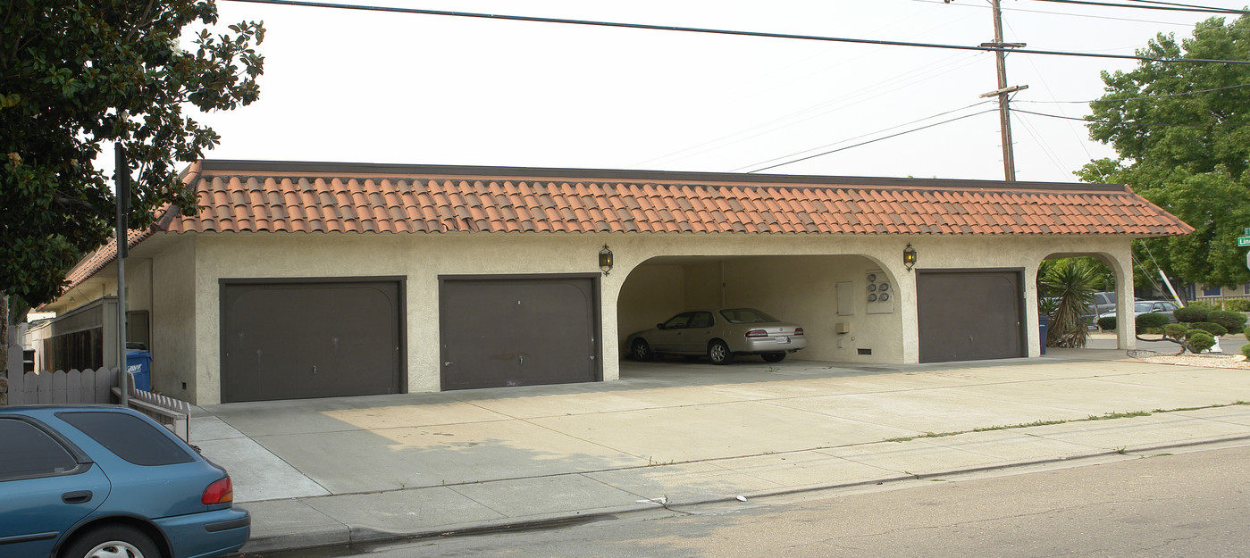 2701 Lincoln Ln in Antioch, CA - Building Photo