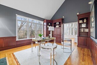 215 Paddock Hill Ln in Fairfield, CT - Building Photo - Building Photo