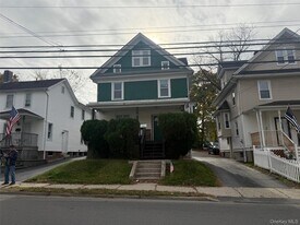 49 Lake Ave in Middletown, NY - Building Photo