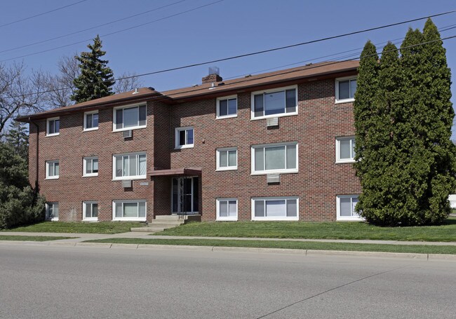 Bromley Apartments in South St. Paul, MN - Foto de edificio - Building Photo