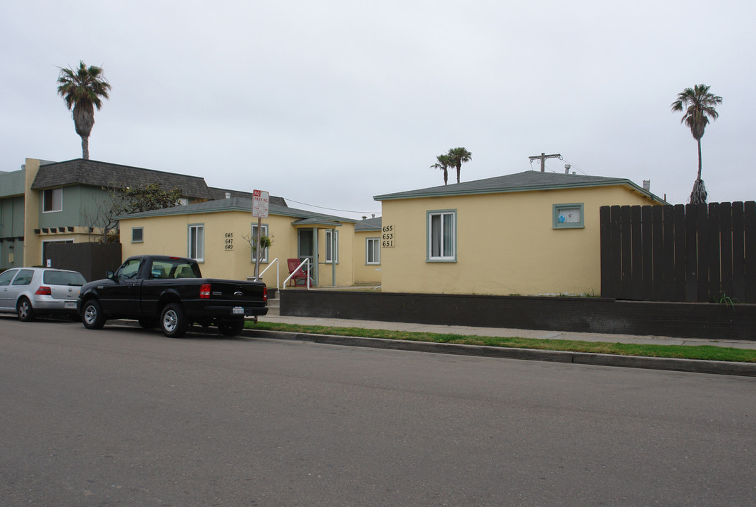 645-651 Seacoast Dr in Imperial Beach, CA - Building Photo