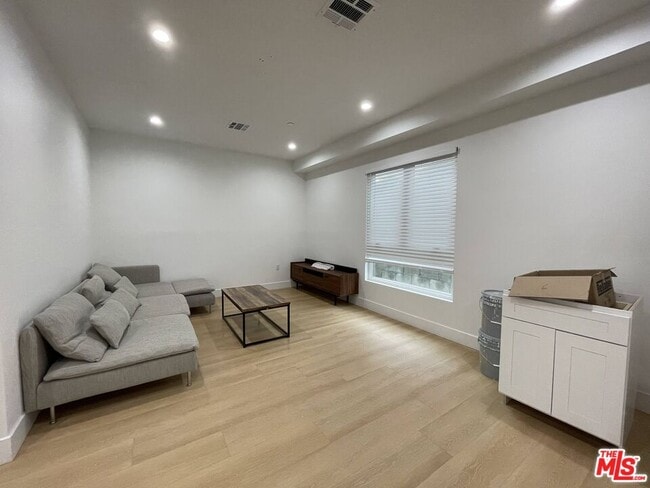 1340 W 37th St in Los Angeles, CA - Building Photo - Building Photo