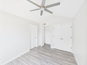 8055 Cambridge St in Houston, TX - Foto de edificio - Building Photo