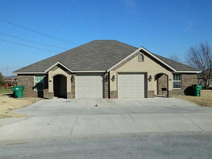 861 Meadowlands Dr in Centerton, AR - Foto de edificio