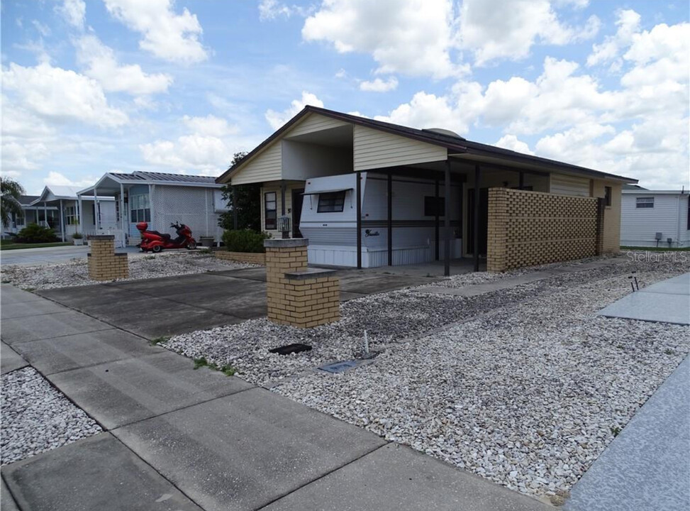 35040 Condominium Blvd in Zephyrhills, FL - Building Photo