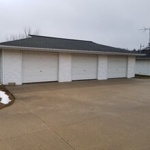 1112 Oakview Dr in Delta, OH - Building Photo - Building Photo