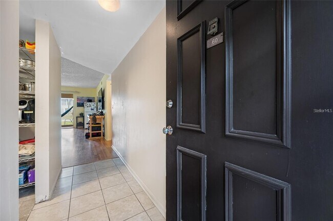 1100 E Bay Dr, Unit 60 in Largo, FL - Building Photo - Building Photo