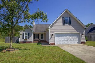 169 Antigua Dr in Raeford, NC - Building Photo
