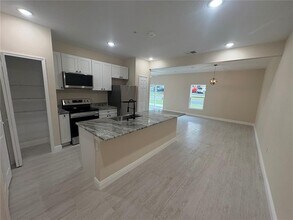 201 N Dewey St in Eustis, FL - Foto de edificio - Building Photo