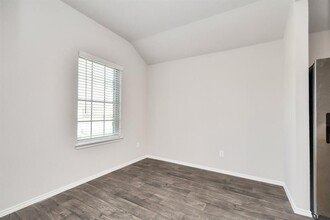 9947 Ranger Falls Ln in Shenandoah, TX - Foto de edificio - Building Photo