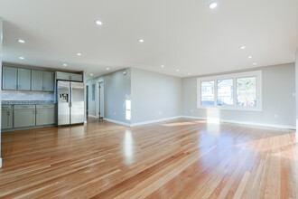 20 Festa Rd, Unit 1 - First Floor in Revere, MA - Foto de edificio - Building Photo