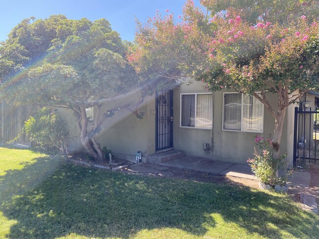 935 Kenwood Ave in Turlock, CA - Building Photo - Building Photo