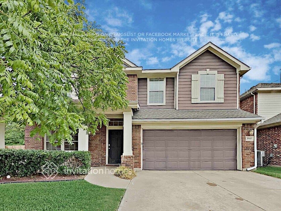 3905 Ringdove Way in Roanoke, TX - Building Photo