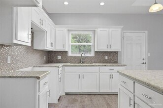 1917 Davenport St, Unit 4 in Weslaco, TX - Building Photo - Building Photo