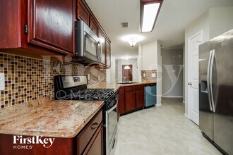 2210 Dublin Dr in League City, TX - Foto de edificio - Building Photo