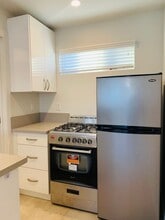 The Century Village (9910 S Village Dr) in Inglewood, CA - Foto de edificio - Interior Photo