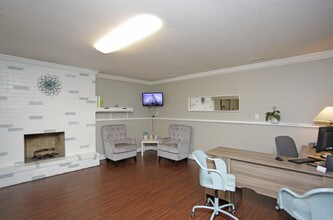 Westbrooke Glen in Shawnee, KS - Building Photo - Interior Photo