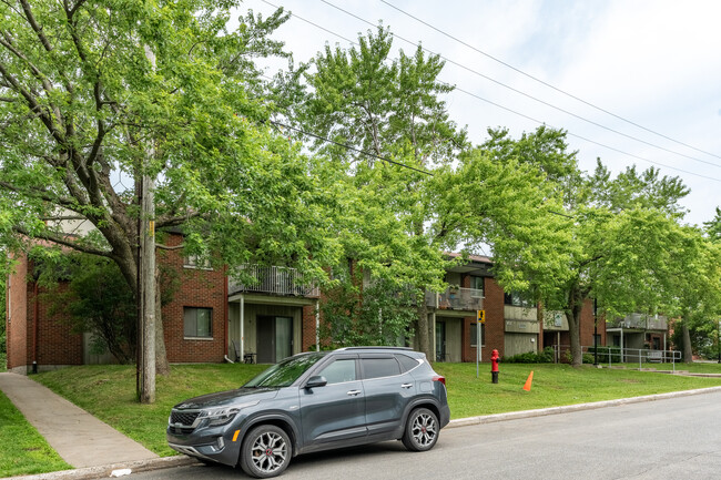 2275 De La Rivière-Du-Berger Rue in Québec, QC - Building Photo - Building Photo