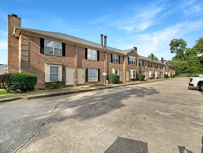property at 1605 Hackberry Ln