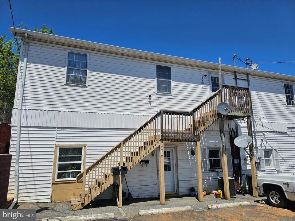 1202 N Royal Ave in Front Royal, VA - Building Photo