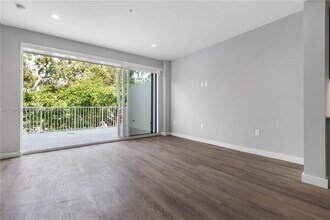 3335 Thomas Ave in Miami, FL - Building Photo - Building Photo