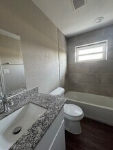 4706 Yellowstone Blvd, Unit 8 in Houston, TX - Building Photo - Building Photo