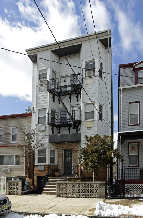 253 Sherman Ave in Jersey City, NJ - Building Photo