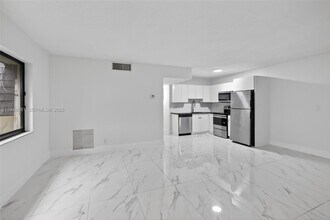 5731 NE 18th Ave in Fort Lauderdale, FL - Building Photo - Building Photo