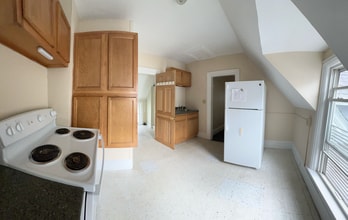 28 Loomis St, Unit 3 in Burlington, VT - Building Photo - Building Photo