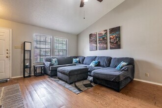 7347 Sunscape Way in San Antonio, TX - Building Photo - Building Photo