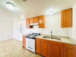 1643 E Hedrick Dr in Tucson, AZ - Foto de edificio - Building Photo