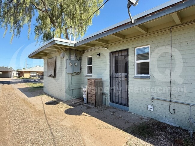 property at 709 W 1st St