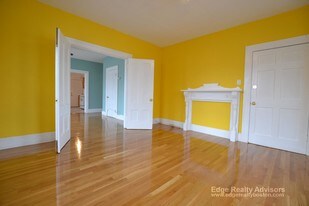 22 Everett Sq, Unit 1 in Boston, MA - Building Photo