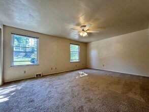 417 Millers Ln in Plum, PA - Building Photo - Building Photo