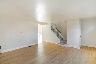 5046 E Hinsdale Pl in Centennial, CO - Building Photo - Building Photo