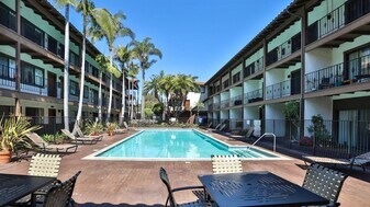 17200 Newhope St in Fountain Valley, CA - Building Photo