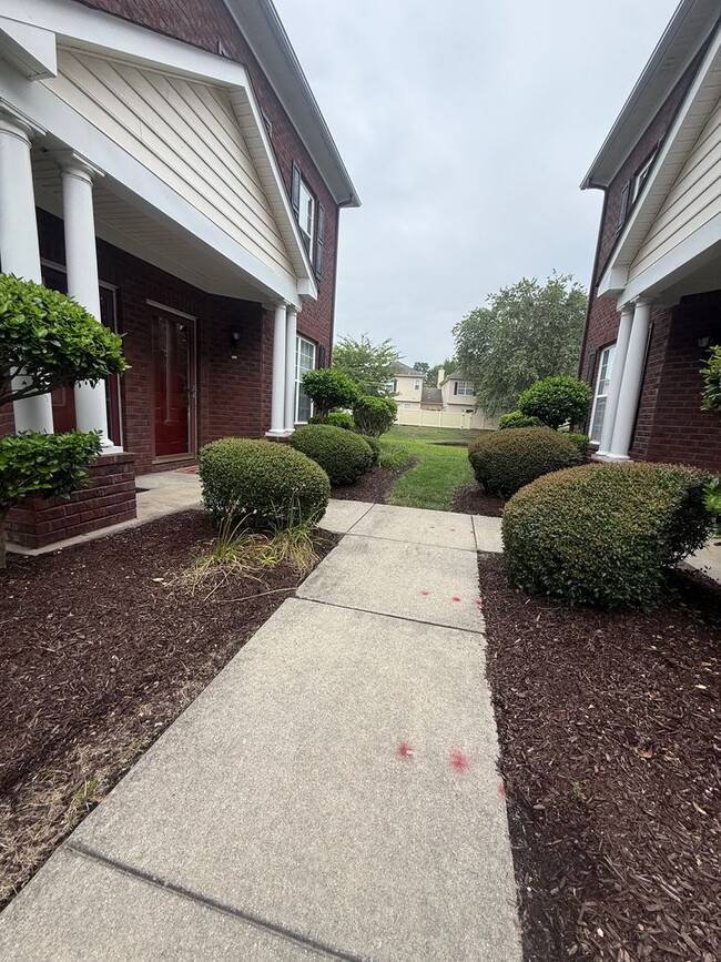 5813 Ludington Dr in Virginia Beach, VA - Building Photo - Building Photo
