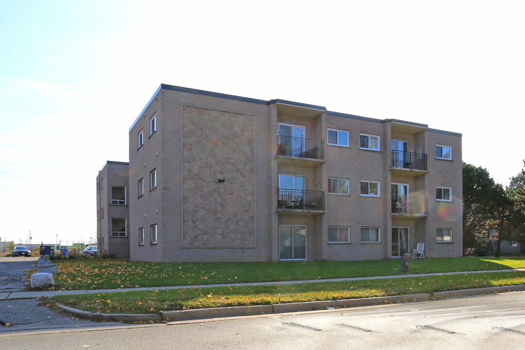 277 Traynor Ave in Kitchener, ON - Building Photo