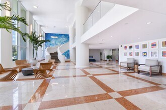 10350 W Bay Harbor Dr in Bay Harbor Islands, FL - Foto de edificio - Building Photo