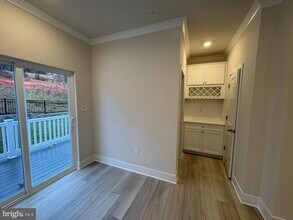 1759 Water Xing Rd in Pikesville, MD - Foto de edificio - Building Photo