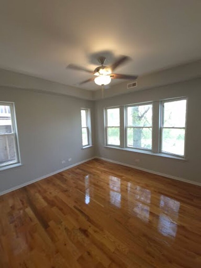 122 N Kilpatrick Ave-Unit -122-1N in Chicago, IL - Building Photo - Building Photo