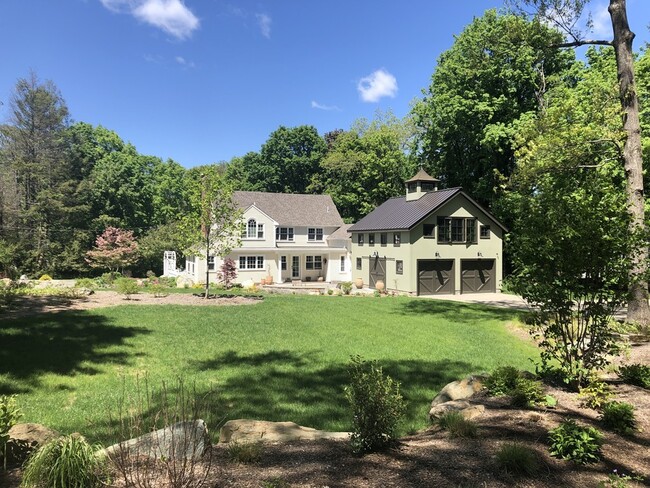 property at 16 Pinecroft Rd