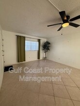 7035 Cedarhurst Dr in Ft. Myers, FL - Building Photo - Building Photo