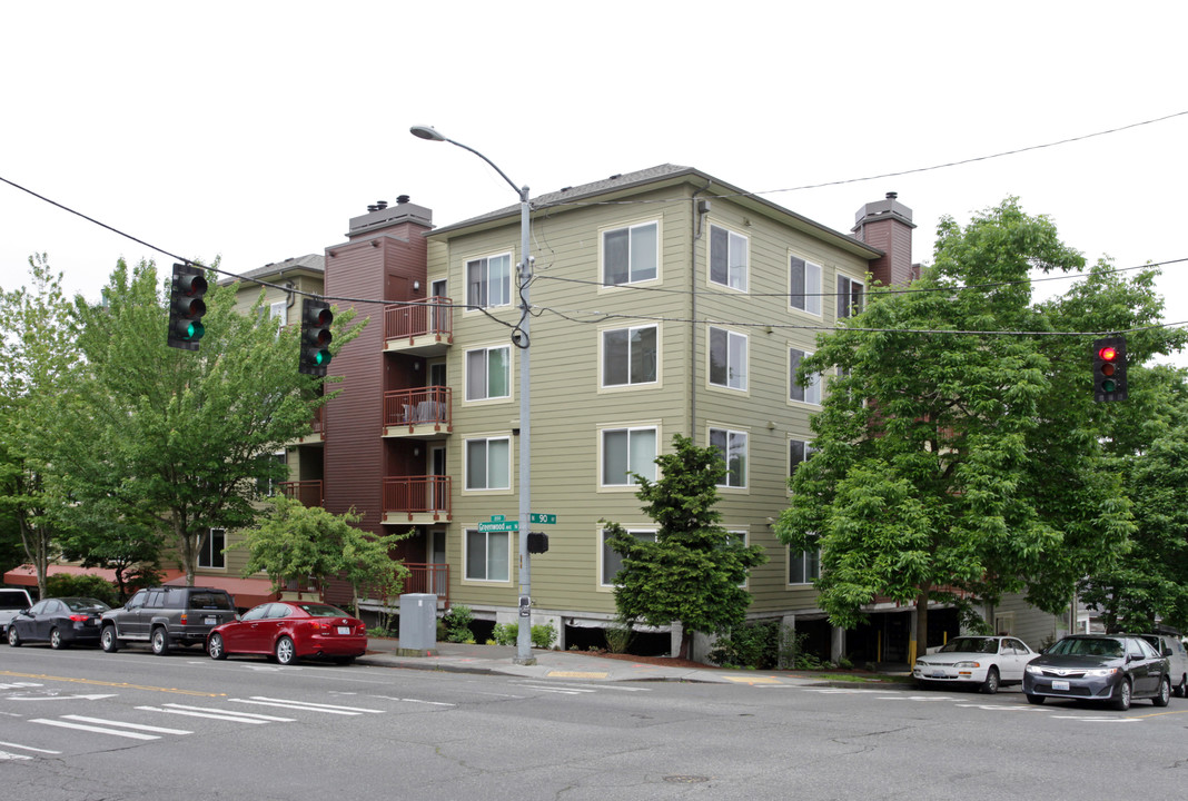 Newport Square Apartments in Seattle, WA - Foto de edificio