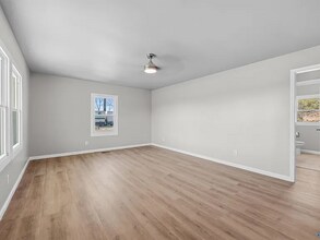 5624 NW Oakwood Rd in Huntsville, AL - Building Photo - Building Photo