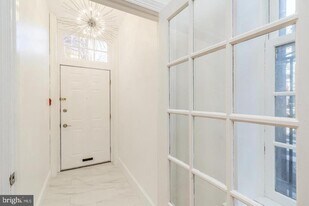 422 S 15th St in Philadelphia, PA - Building Photo