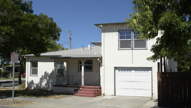 410-418 W 11th St in Pittsburg, CA - Building Photo - Building Photo