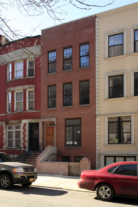 322 W 113th St in New York, NY - Building Photo