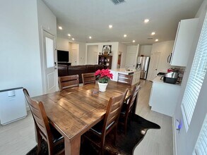 10016 Warlander Dr in Providence Village, TX - Foto de edificio - Building Photo